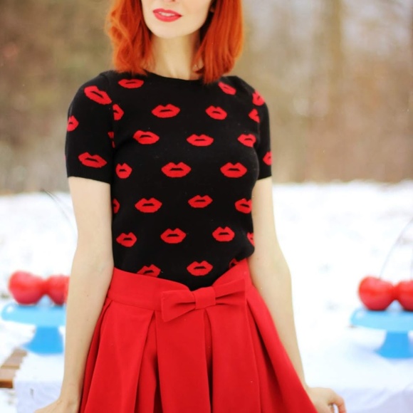 Forever 21 Sweaters - Black & Red Lips Kiss Vintage Forever 21 Top